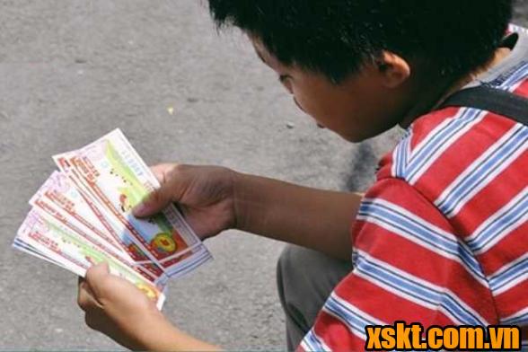 Cậu bé trúng số nhưng không được nhận giải thì phải làm sao?