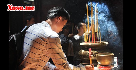 Ngủ mơ thấy bàn thờ nghi ngút khói điềm báo gì?